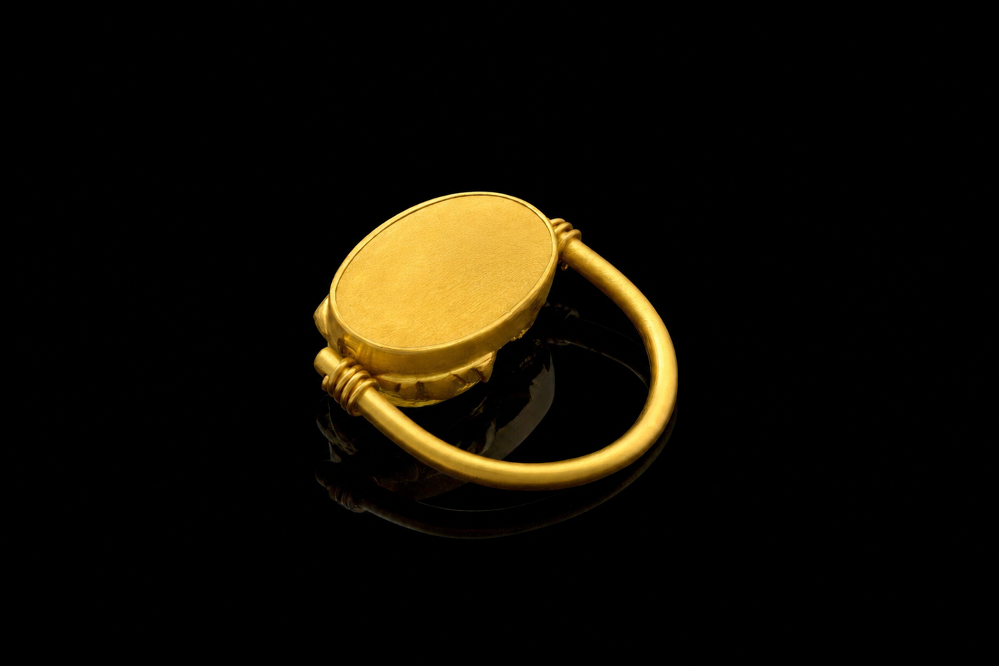 Amulet Ring: Scarab Spinner
