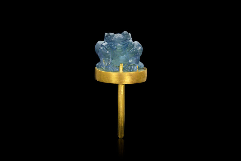 Carved aquamarine frog on 22 karat yellow gold ring. Front View.