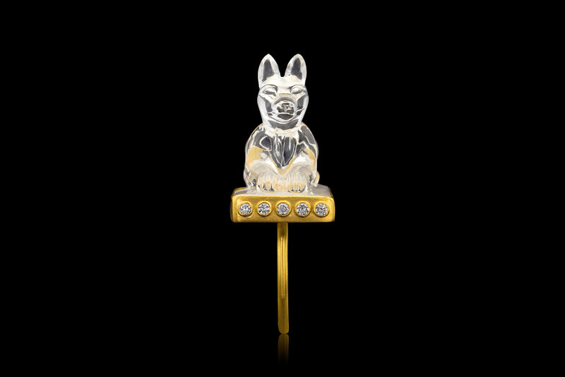 Rock crystal carved Anubis, set in 22k yellow gold double ring. Front view.