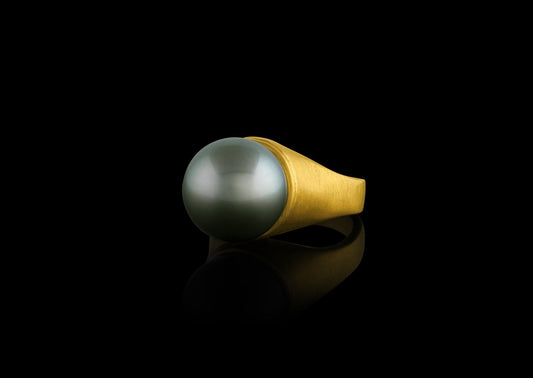 Pistachio Pearl Roman Signet Ring