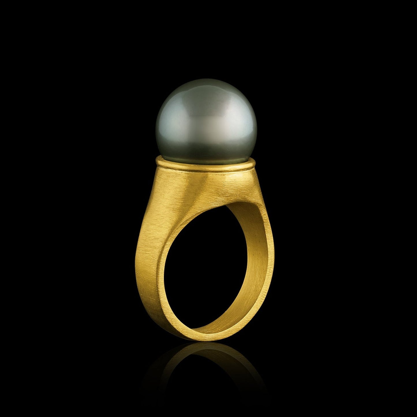 Pistachio Pearl Roman Signet Ring Side View