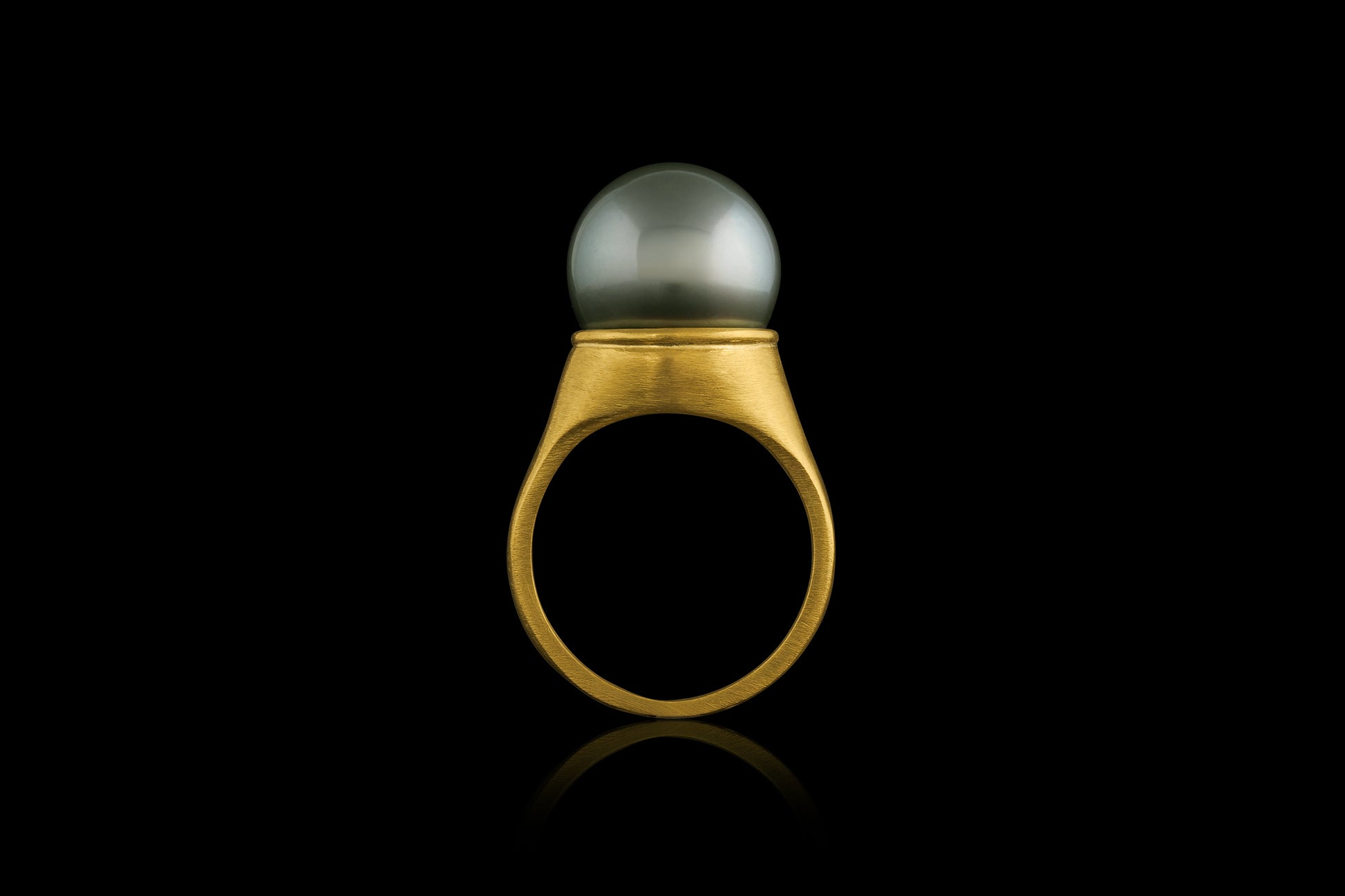 Pistachio Pearl Roman Signet Ring Side View