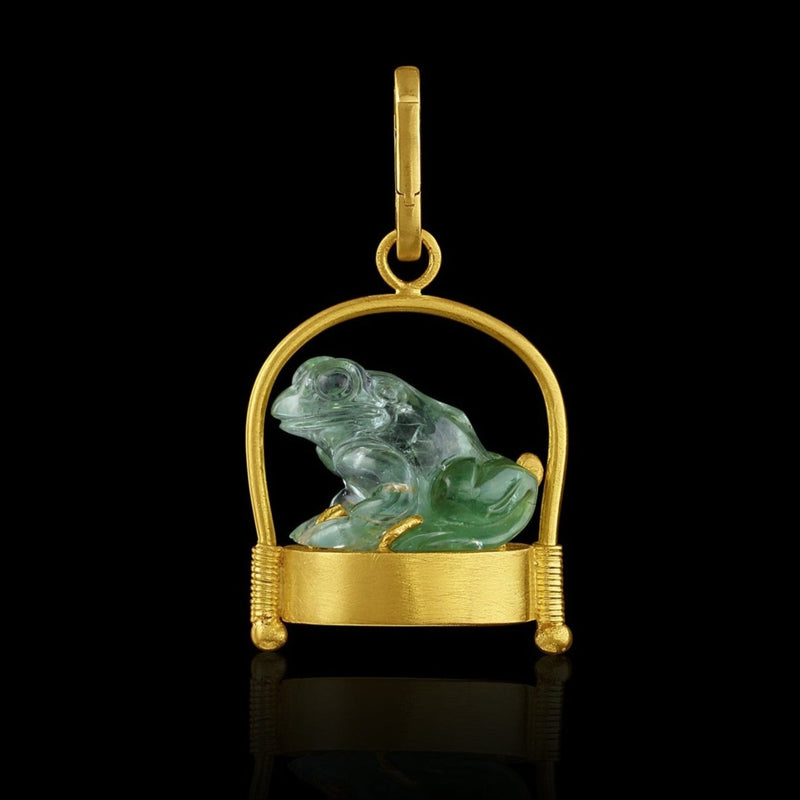 Craved green tourmaline frog pendant on gold base and wire frame. Side view. 